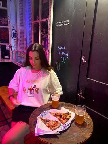 Camiseta Boteco Fall Clothing — modelo vestindo camiseta estampada, look streetwear urbano