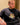 Outfit streetwear dark fashion homem usando camiseta oversized Angels com tipografia gótica tendência