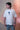 Camiseta Mascote — modelo vestindo a camiseta, look completo streetwear