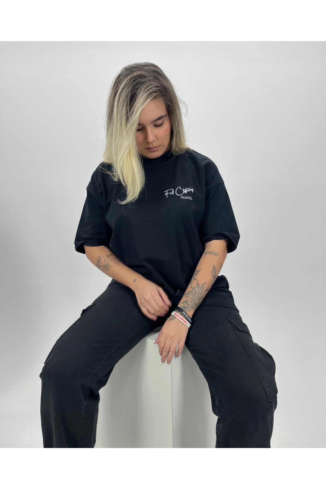 Camiseta Oversized Flower preta masculina frente lisa visual minimalista streetwear Fall Clothing