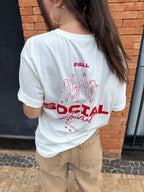 Detalhe ilustração traço contínuo de pessoas brindando e celebrando em estampa vermelha vibrante