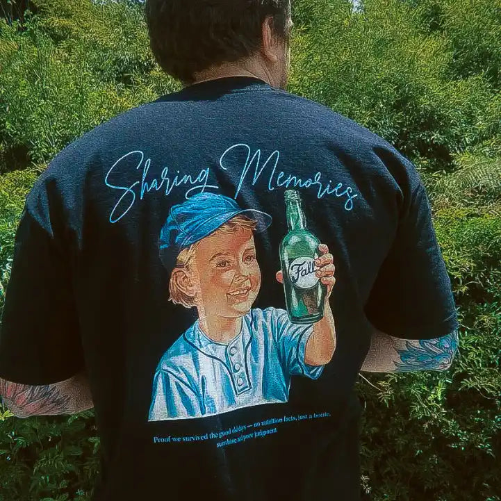 MODELO DE COSTA CAMISETA PRETA SHARING MEMORIES OVERSIZED BEST SELLER