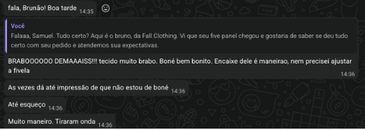 Mensagem de cliente no WhatsApp elogiando tecido e encaixe do boné Fall