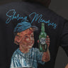 Camiseta Sharing Memories Fall — modelo pose lateral, camiseta estampada caimento oversized