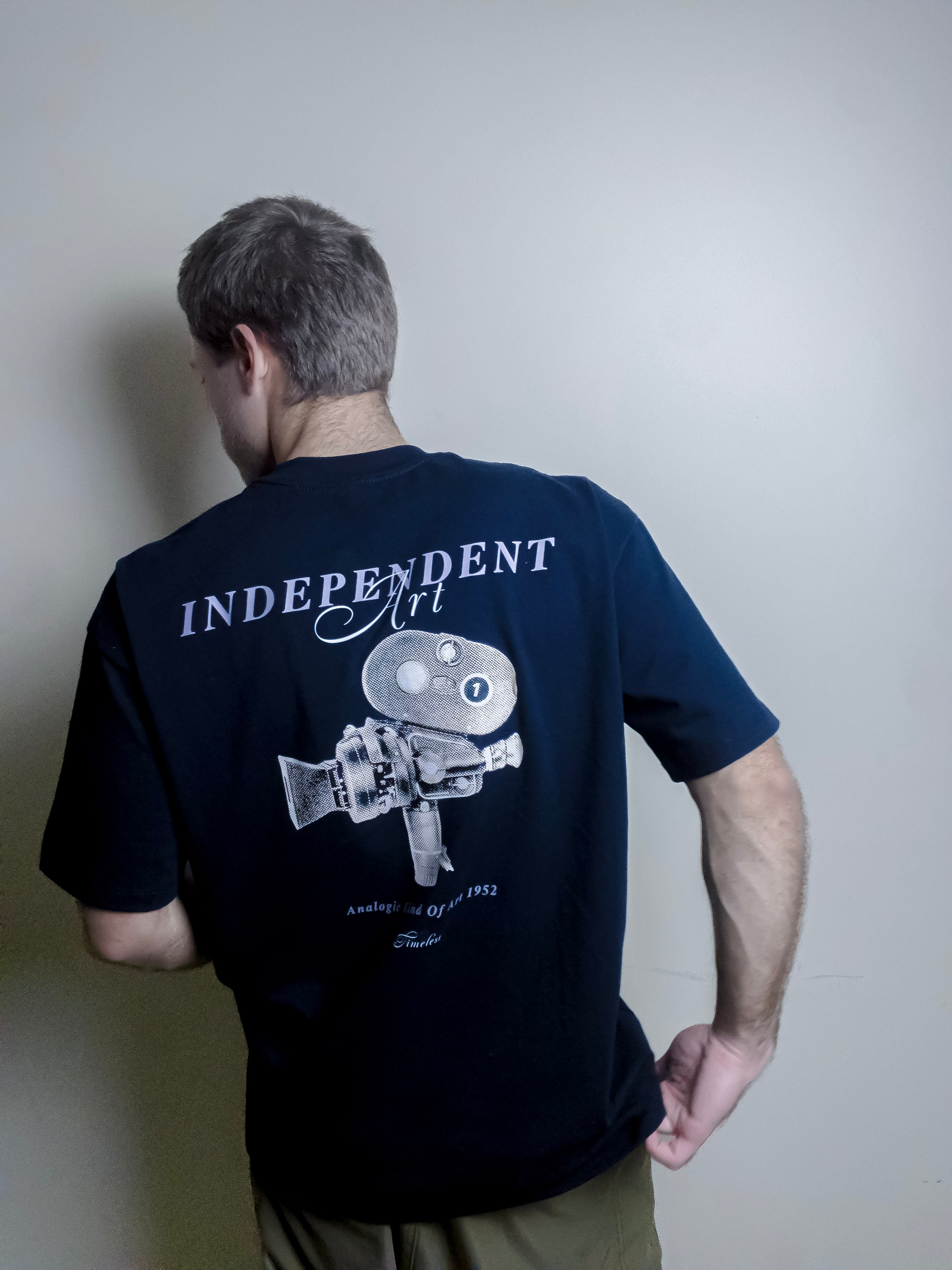 Visual camiseta streetwear masculina [Cor] modelagem ampla ombros caídos e tecido encorpado